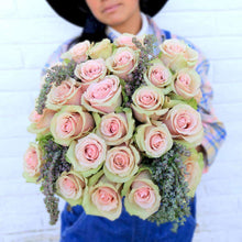 Load image into Gallery viewer, Mamma Mia Rose Bouquet - Rosaholics