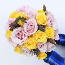 Load image into Gallery viewer, Astralis Fresh Flower Bouquet - Rosaholics