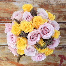 Load image into Gallery viewer, Astralis Fresh Flower Bouquet - Rosaholics