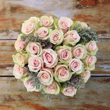 Load image into Gallery viewer, Mamma Mia Rose Bouquet - Rosaholics