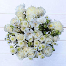 Load image into Gallery viewer, Grazie Mille Fresh Flower Bouquet - Rosaholics
