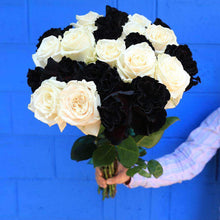 Load image into Gallery viewer, Ghost (exclusive) Halloween Rose Bouquet - Rosaholics
