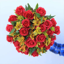 Load image into Gallery viewer, Jet Setter Fresh Flower Bouquet - Rosaholics
