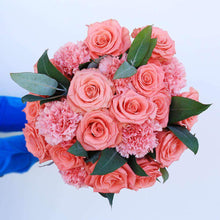 Load image into Gallery viewer, Princess Fresh Flower Bouquet - Rosaholics
