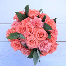 Load image into Gallery viewer, Princess Fresh Flower Bouquet - Rosaholics
