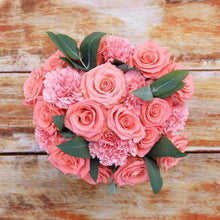 Load image into Gallery viewer, Princess Fresh Flower Bouquet - Rosaholics
