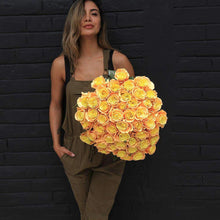 Load image into Gallery viewer, Sweet Melon Rose Bouquet - Rosaholics
